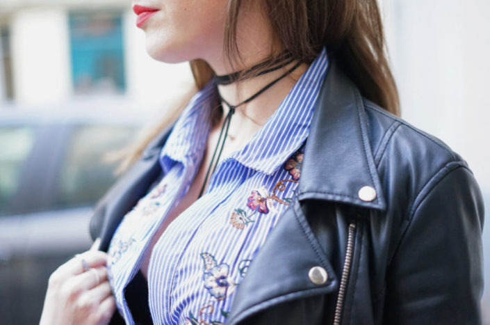 New is in the air: flowery shirt, chocker & boots